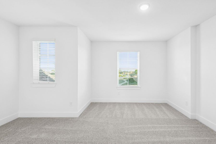 Spacious, unfurnished interior of a new home in Lago Mar, Santa Fe (Image 14).