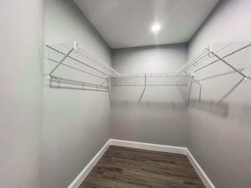 Spacious, unfurnished interior of a new home in , Okeechobee (Image 19).