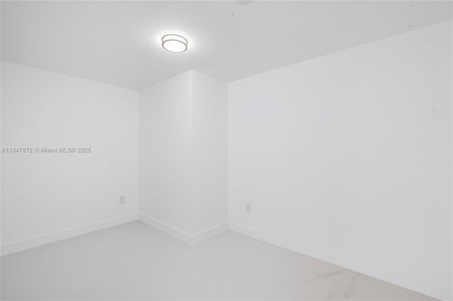 Spacious, unfurnished interior of a new home in Aria Reserve, Miami (Image 31).