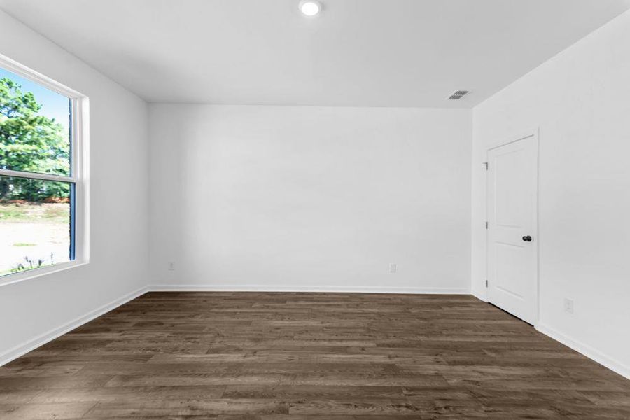 Spacious, unfurnished interior of a new home in Falls Creek, Flowery Branch (Image 10). Spacious, unfurnished interior of a new home in Falls Creek, Flowery Branch (Image 10).