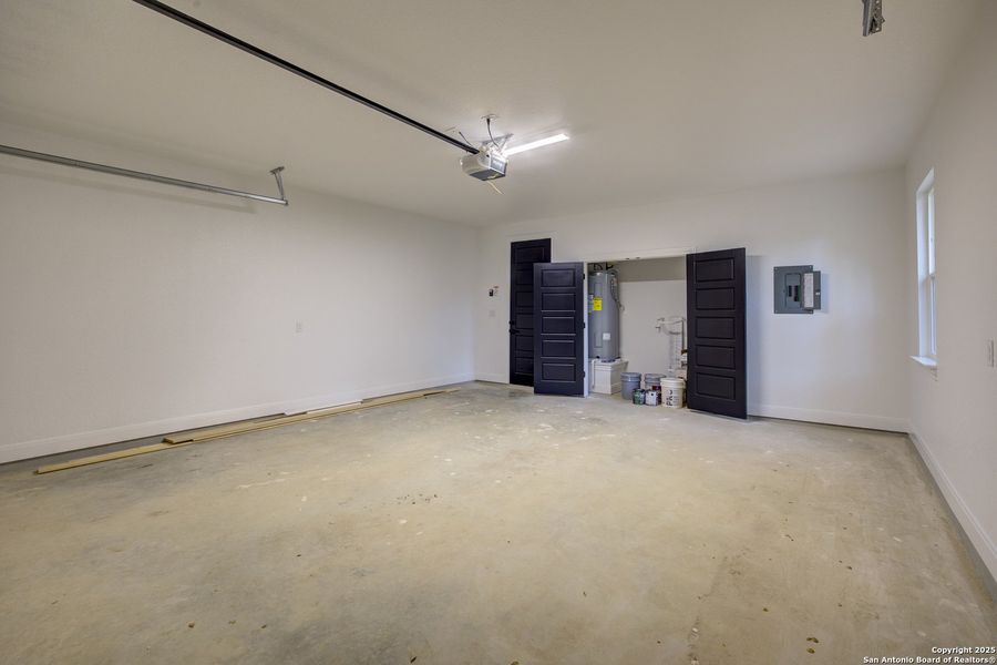 Spacious, unfurnished interior of a new home in , Wimberley (Image 16).