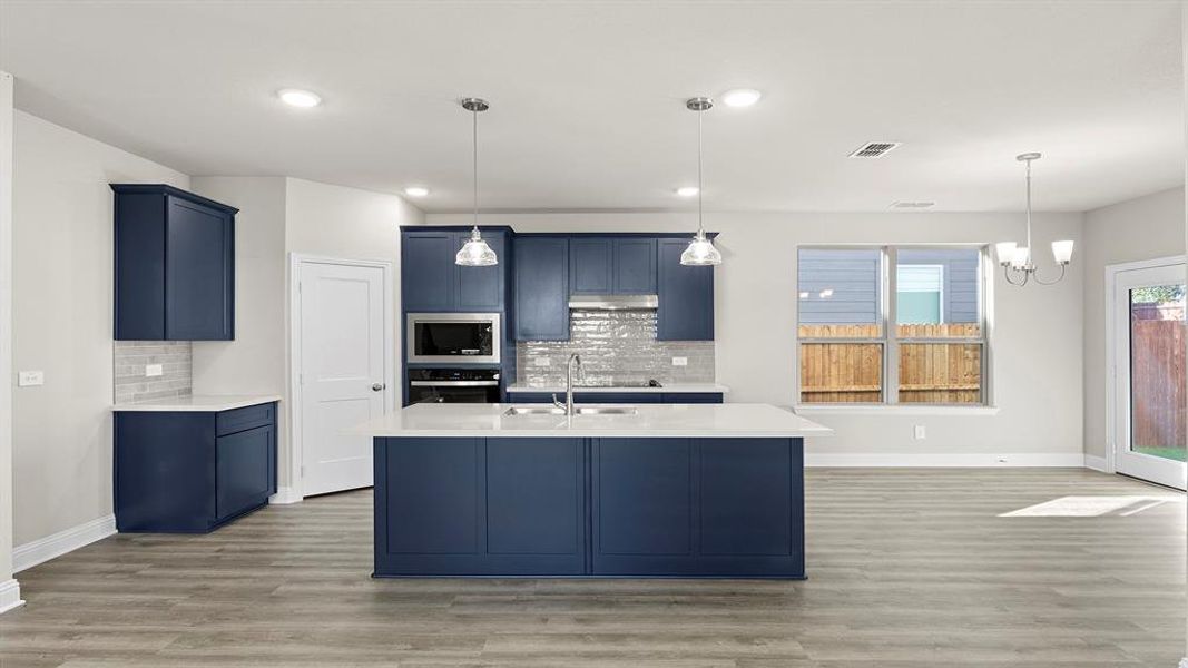 06. 1624 Edgeway - Kitchen