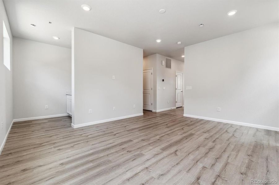 Spacious, unfurnished interior of a new home in Attainable Townhomes at Grand Vue at Interlocken, Broomfield (Image 11).