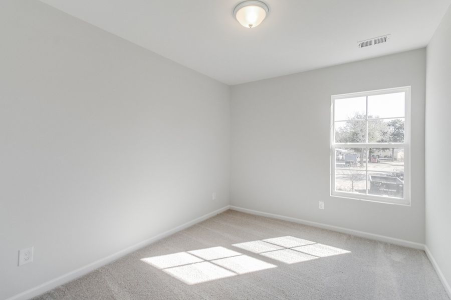Spacious, unfurnished interior of a new home in Astoria, Columbia (Image 27).