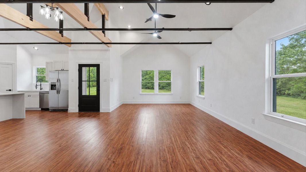 Spacious, unfurnished interior of a new home in , Conroe (Image 22).