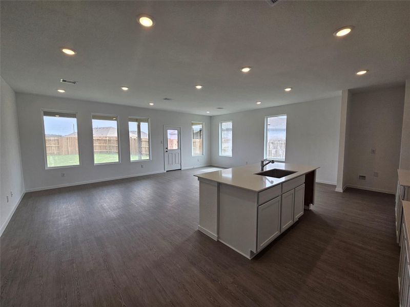 **Photos are a representation of the floor plan. This is not the actual homesite.** **Photos are a representation of the floor plan. This is not the actual homesite.**