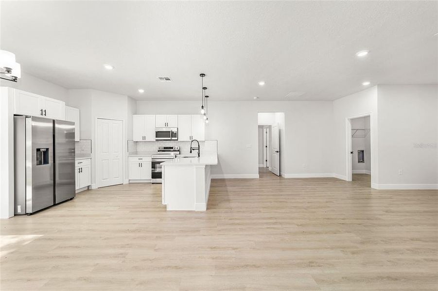 Spacious, unfurnished interior of a new home in , Citrus Springs (Image 23).