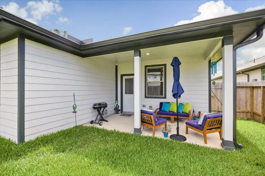 Exterior details and patio area of a home in Magnolia Springs, Montgomery (Image 19).