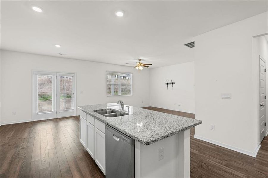 Furnished interior view inside a new home in Twin Lakes, Hoschton (Image 11).