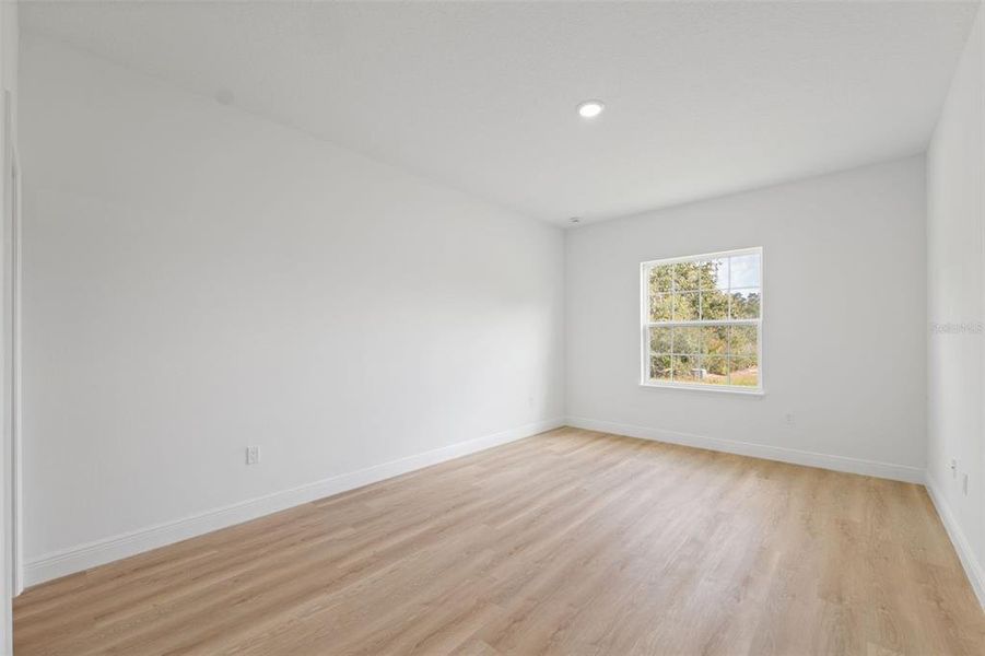 Spacious, unfurnished interior of a new home in , Ocala (Image 21).