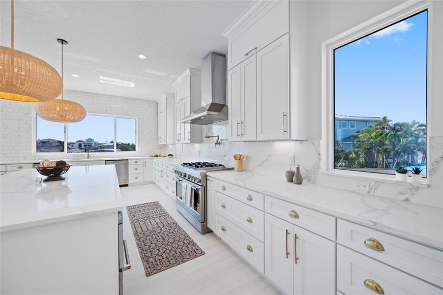Furnished interior view inside a new home in , Treasure Island (Image 49).