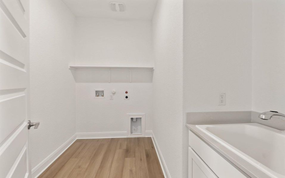 Spacious, unfurnished interior of a new home in West Cypress Hills, Spicewood (Image 19). Spacious, unfurnished interior of a new home in West Cypress Hills, Spicewood (Image 19).