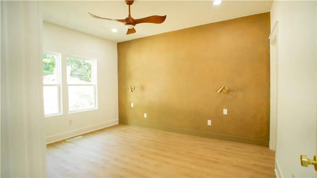 Spacious, unfurnished interior of a new home in , Atlanta (Image 16).