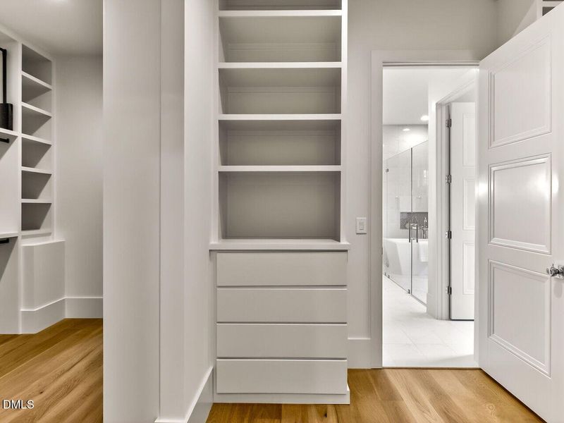 035-1280x960-master-bedroom-closet