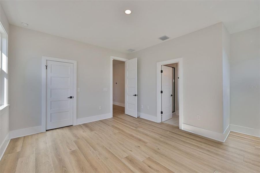 Spacious, unfurnished interior of a new home in , Tampa (Image 11).