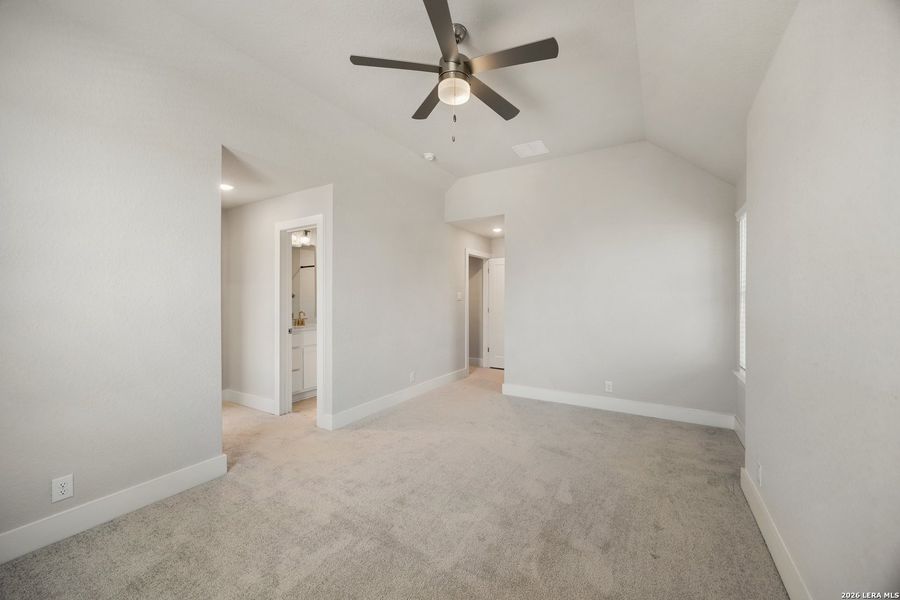 Spacious, unfurnished interior of a new home in Ventana, Bulverde (Image 45).