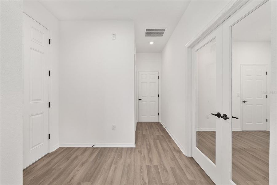 Spacious, unfurnished interior of a new home in , Ocala (Image 22).