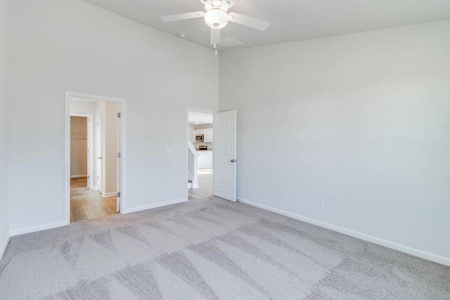 Spacious, unfurnished interior of a new home in Bluefield, Lexington (Image 21).