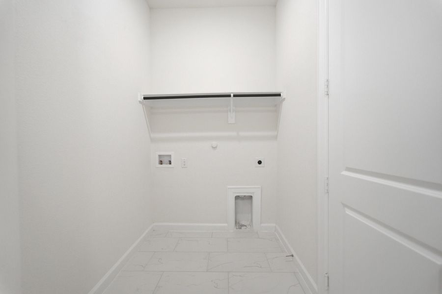 Spacious, unfurnished interior of a new home in Sonoma Verde, Heath (Image 19).