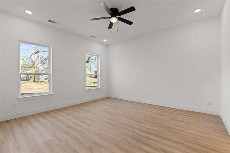 Spacious, unfurnished interior of a new home in , Denison (Image 19).