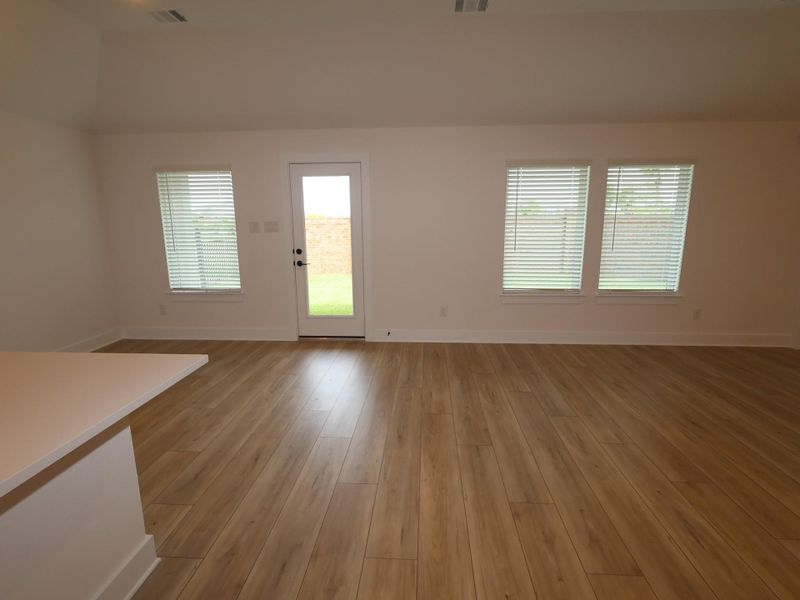 Spacious, unfurnished interior of a new home in Lago Mar, Santa Fe (Image 22).
