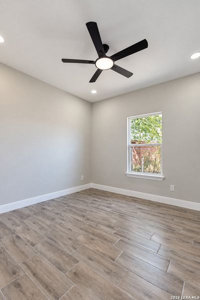 Spacious, unfurnished interior of a new home in , Eagle Pass (Image 11).