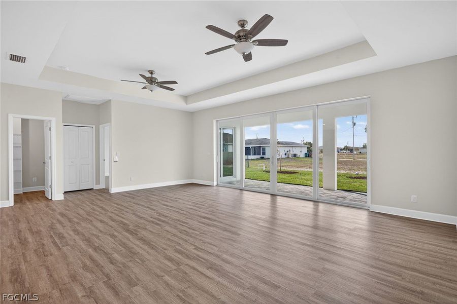 Spacious, unfurnished interior of a new home in Cape Coral, Cape Coral (Image 10).