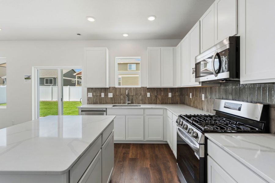 Furnished interior view inside a new home in Union Colony West, Greeley (Image 8).