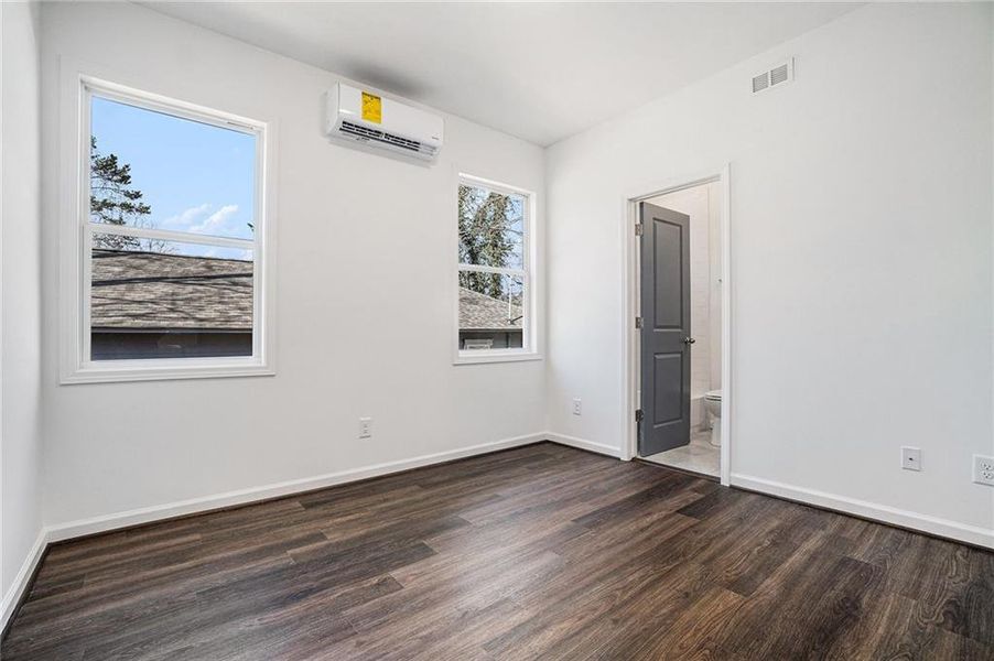 Spacious, unfurnished interior of a new home in , Atlanta (Image 20).