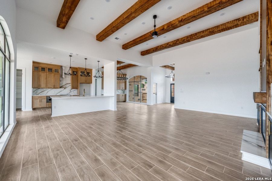Spacious, unfurnished interior of a new home in , Floresville (Image 20).