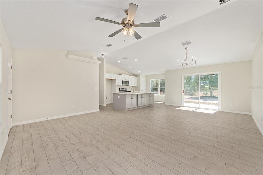 Spacious, unfurnished interior of a new home in , Ocala (Image 38).
