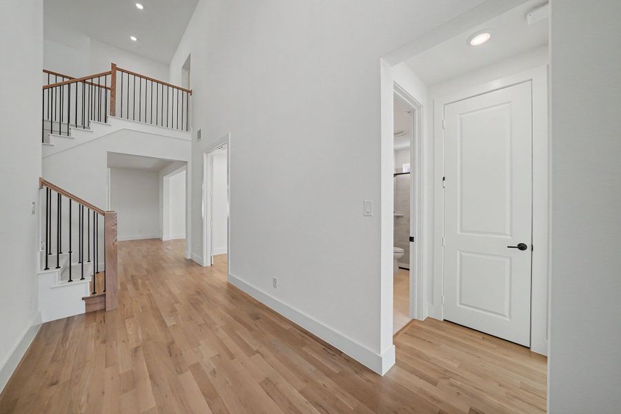 Spacious, unfurnished interior of a new home in Aster Park, McKinney (Image 20).