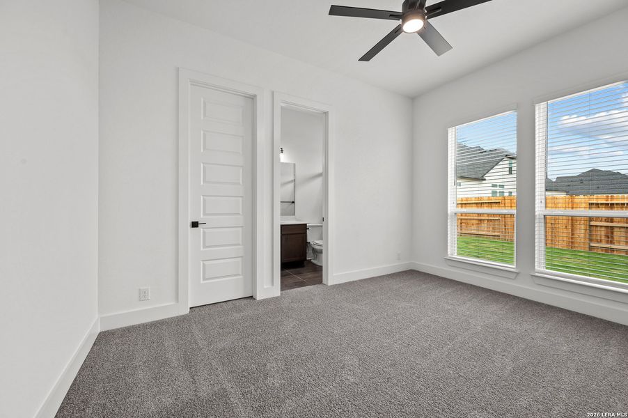 Spacious, unfurnished interior of a new home in Mesa Western, Cibolo (Image 18).