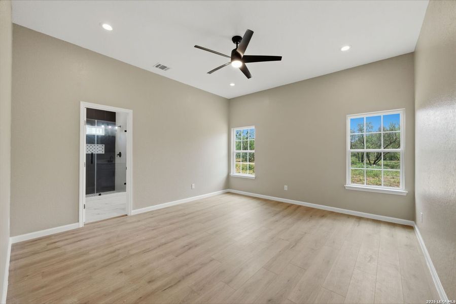 Spacious, unfurnished interior of a new home in , Devine (Image 34).