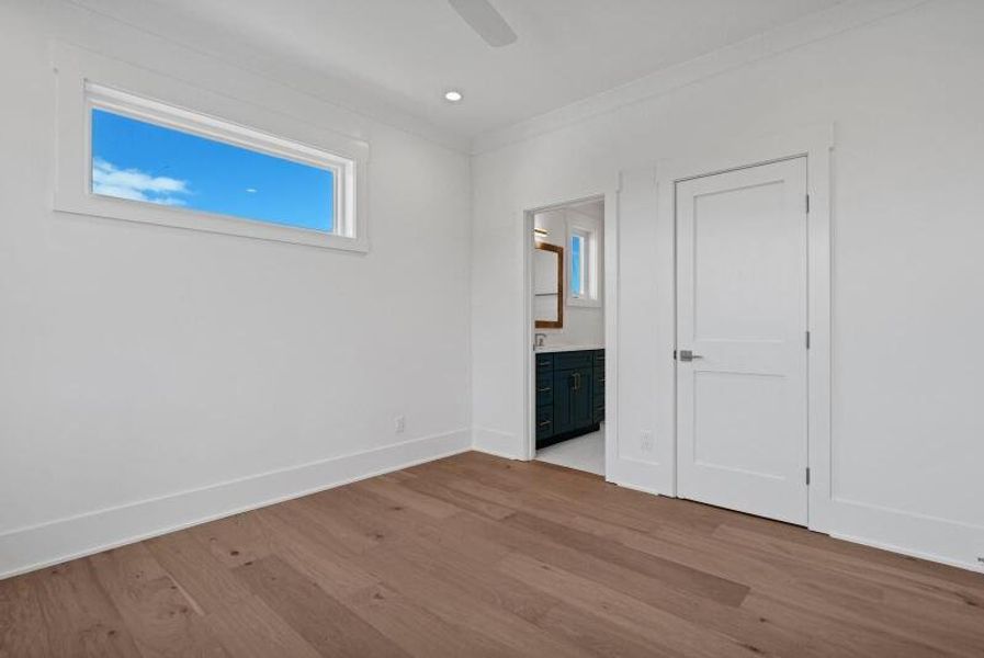 Spacious, unfurnished interior of a new home in , Edisto Beach (Image 23).