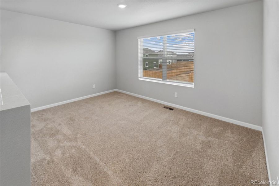 Spacious, unfurnished interior of a new home in Cottonwood Greens, Fort Lupton (Image 12).