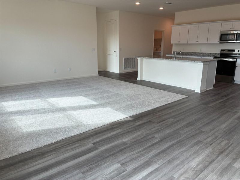 Spacious, unfurnished interior of a new home in Royal Pines, Porter (Image 7).