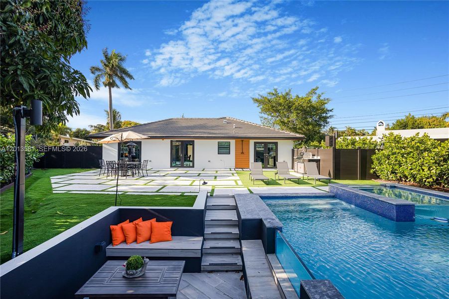 Exterior details and patio area of a home in , Fort Lauderdale (Image 4).