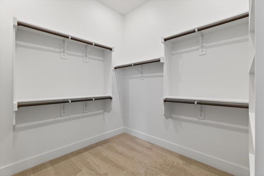 Spacious, unfurnished interior of a new home in , Celeste (Image 24).