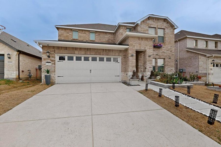 Front exterior of a new home in Wolf Creek Farms - Signature Series, Melissa, TX, highlighting curb appeal (Image 20).