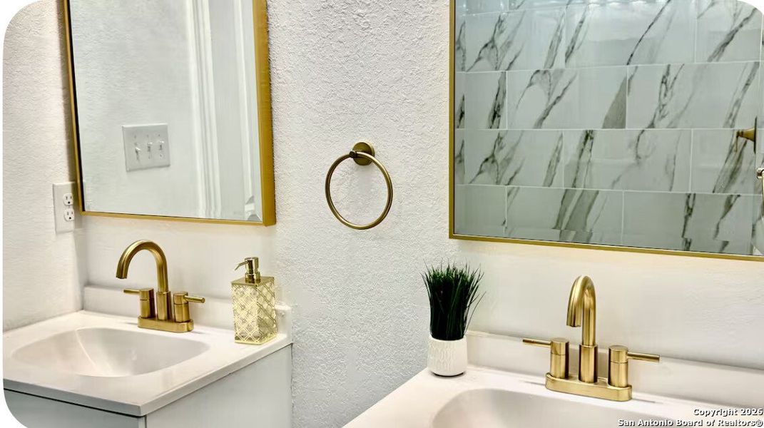 Close-up of interior finishes inside a home in , San Antonio (Image 16).