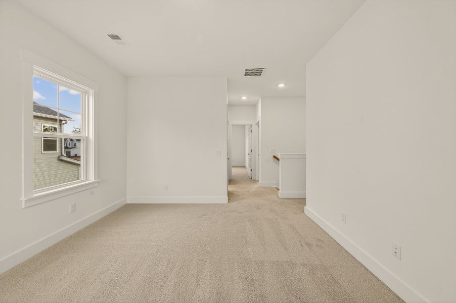 Representative unfurnished interior of a home built from the Ellis by Hunter Quinn Homes in Creek Pointe, Moncks Corner (Image 22).