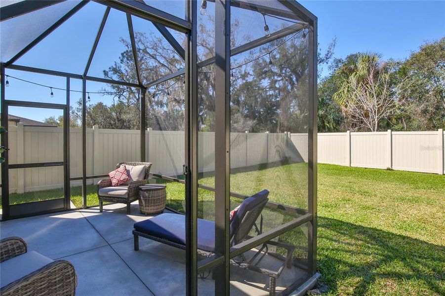 Cozy Screened in Patio