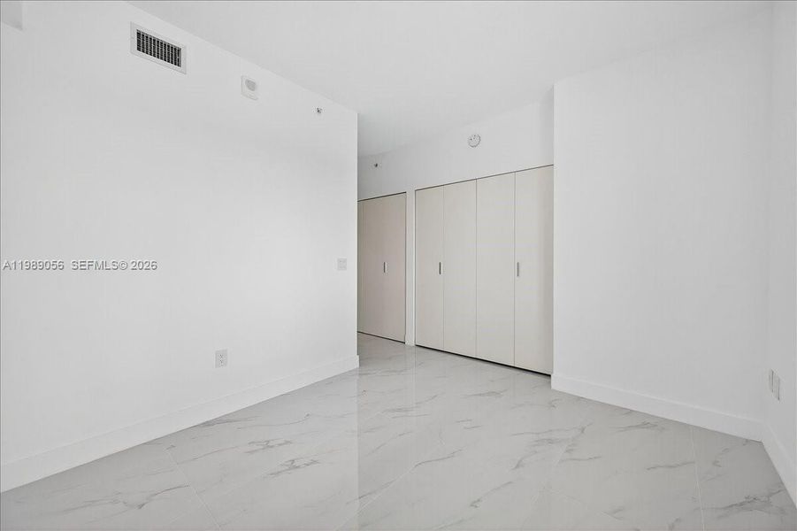Spacious, unfurnished interior of a new home in , Miami (Image 33).
