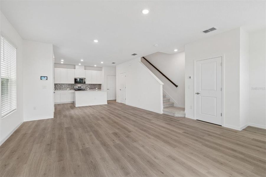 Spacious, unfurnished interior of a new home in Waterset Townhomes, Apollo Beach (Image 22).