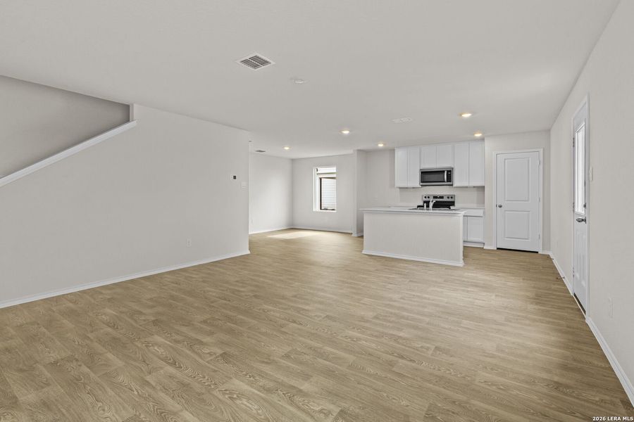 Spacious, unfurnished interior of a new home in Swenson Heights, Seguin (Image 20).