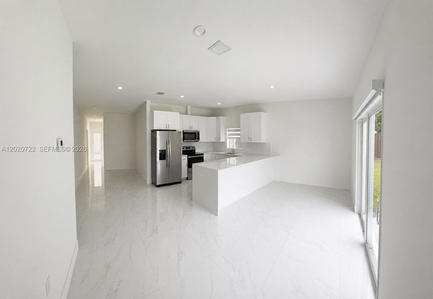 Spacious, unfurnished interior of a new home in , Homestead (Image 10).