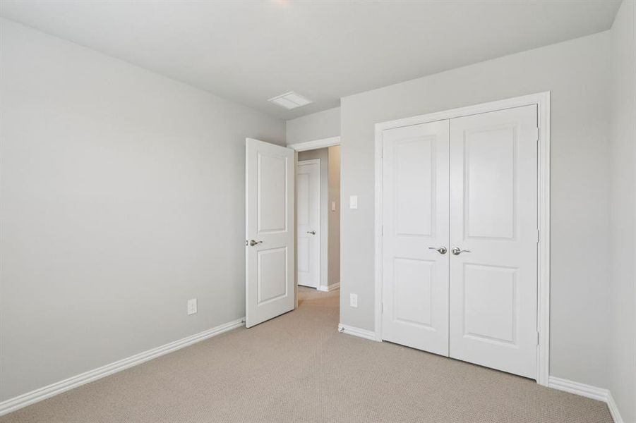 Spacious, unfurnished interior of a new home in Westmoor, Sherman (Image 35).