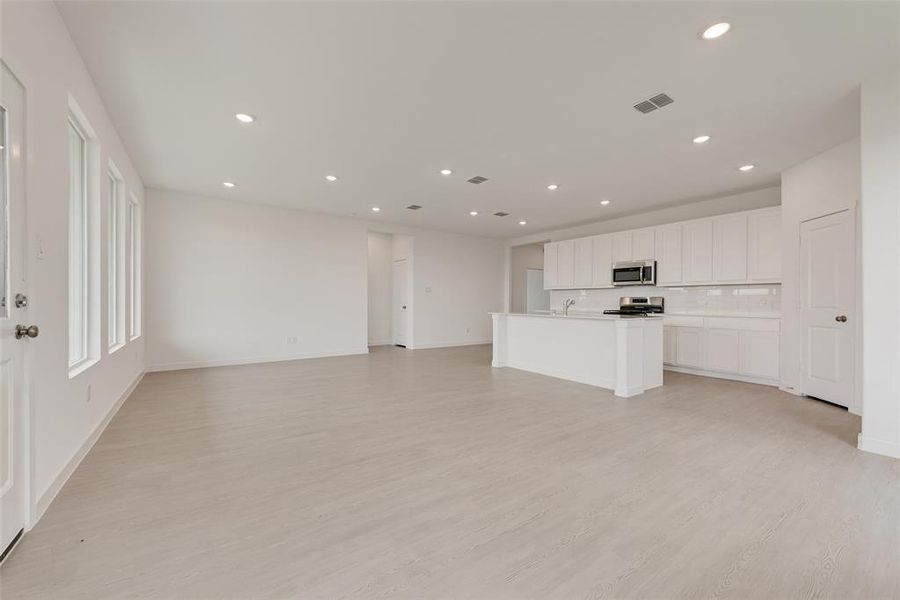 Spacious, unfurnished interior of a new home in Reatta Ridge: Classic Collection, Justin (Image 15). Spacious, unfurnished interior of a new home in Reatta Ridge: Classic Collection, Justin (Image 15).