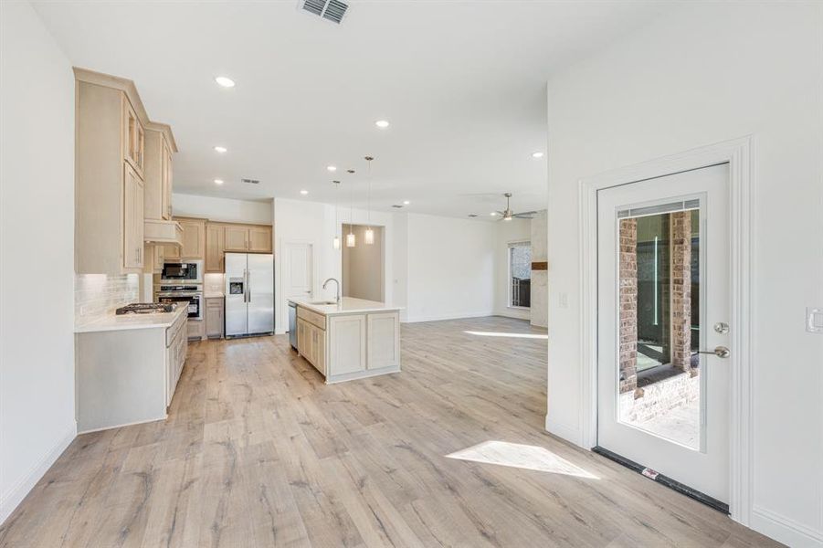 Spacious, unfurnished interior of a new home in Terracina, Rockwall (Image 23).